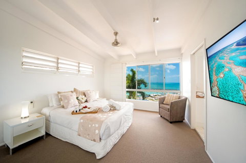 Nautilus On The Hill - Airlie Beach - Broome Tourism 3