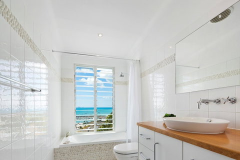 Nautilus On The Hill - Airlie Beach - Broome Tourism 34