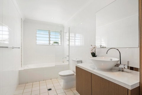 Nautilus On The Hill - Airlie Beach - Broome Tourism 24