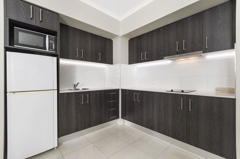 Sunshine Tower Hotel - Broome Tourism 21