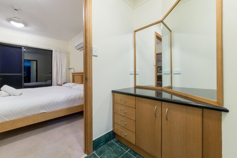 Paradise Penthouse At Waves - Airlie Beach - Broome Tourism 23