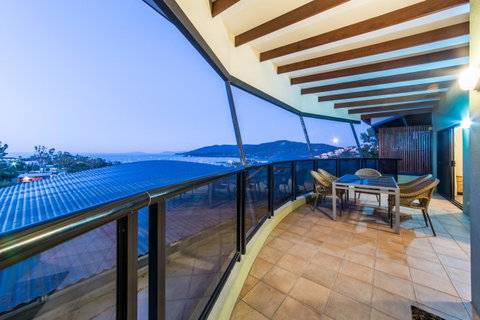 Paradise Penthouse At Waves - Airlie Beach - Broome Tourism 24