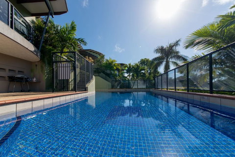 Paradise Penthouse At Waves - Airlie Beach - Broome Tourism 1