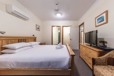 Paradise Penthouse At Waves - Airlie Beach - Broome Tourism 11