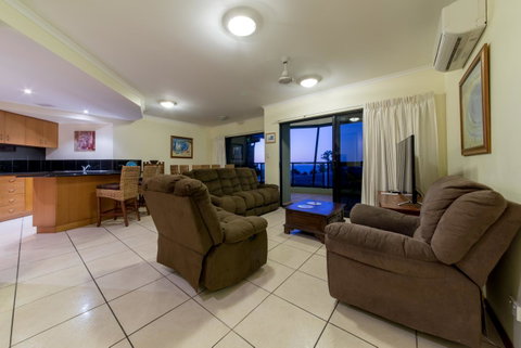 Paradise Penthouse At Waves - Airlie Beach - Broome Tourism 10