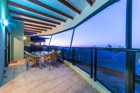Paradise Penthouse At Waves - Airlie Beach - Broome Tourism 26