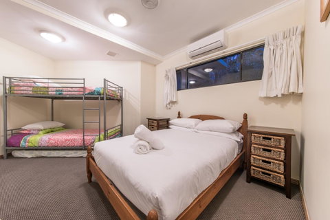 Paradise Penthouse At Waves - Airlie Beach - Broome Tourism 16