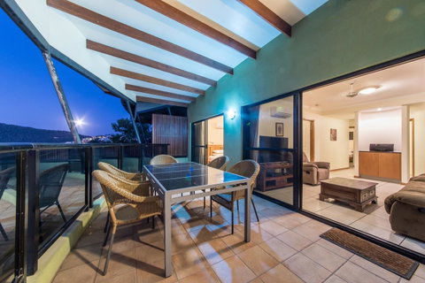 Paradise Penthouse At Waves - Airlie Beach - Broome Tourism 27
