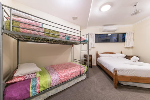 Paradise Penthouse At Waves - Airlie Beach - Broome Tourism 17