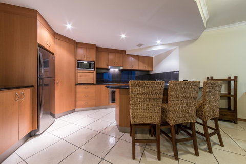 Paradise Penthouse At Waves - Airlie Beach - Broome Tourism 6