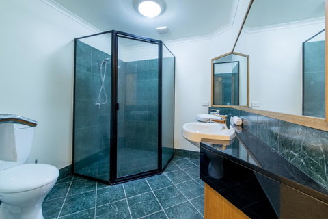 Paradise Penthouse At Waves - Airlie Beach - Broome Tourism 20