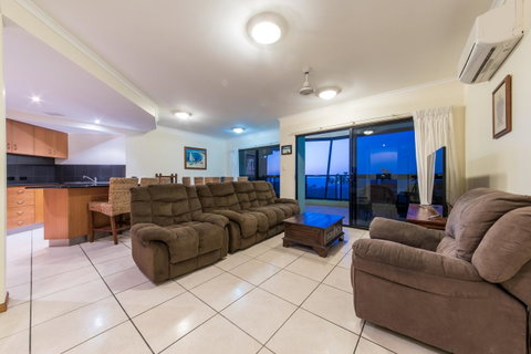 Paradise Penthouse At Waves - Airlie Beach - Broome Tourism 9