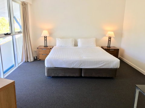 CHA Private Apts Diamond Beach - Broome Tourism 6
