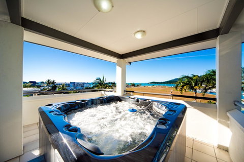 Portside Whitsunday Luxury Holiday Apartments - Broome Tourism 3