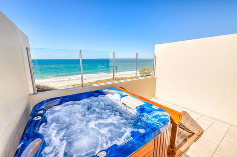 On The Beach Resort Bribie Island - Broome Tourism 7