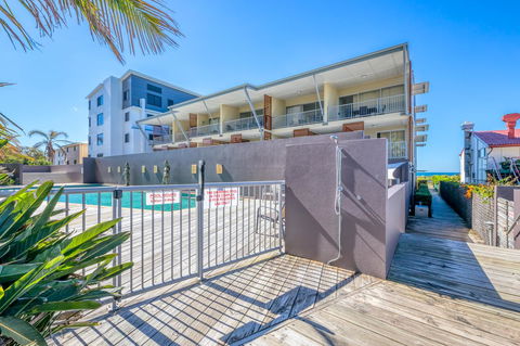 On The Beach Resort Bribie Island - Broome Tourism 2