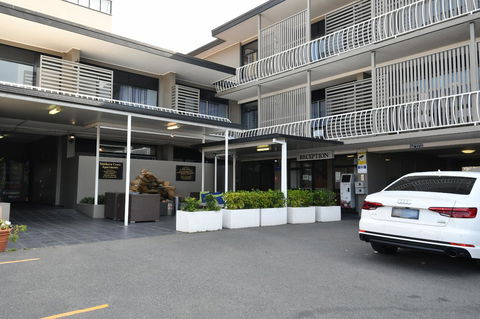 Kangaroo Point Central Hotel & Apartments - Broome Tourism 3