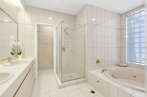 Havana Blue - Large 4 Bedroom Family Home - Broome Tourism 14