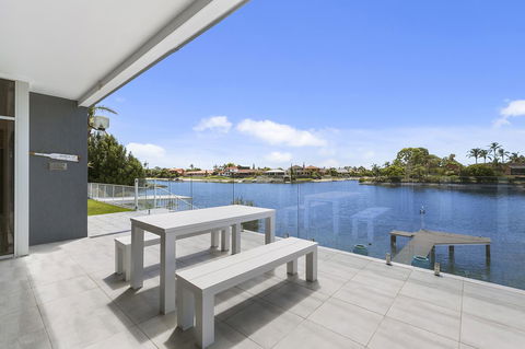 Havana Blue - Large 4 Bedroom Family Home - Broome Tourism 1
