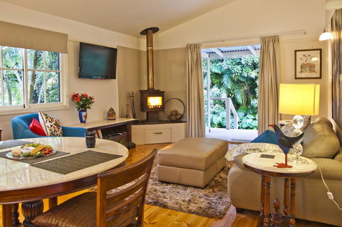Curtis Falls Cottage - Broome Tourism 13