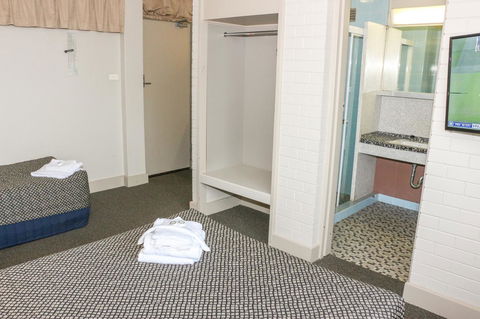 Brighton Hotel - Broome Tourism 5