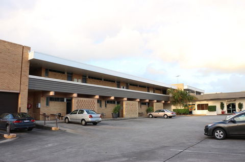 Brighton Hotel - Broome Tourism 21