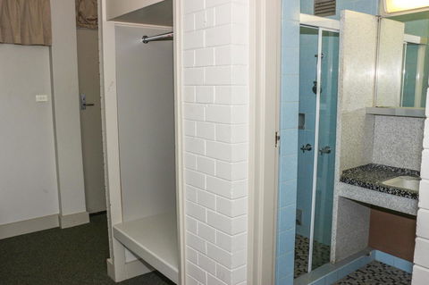 Brighton Hotel - Broome Tourism 10