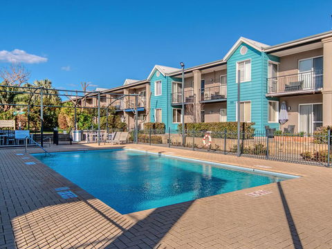 Waters Edge Apartment With Jetty - Broome Tourism 1