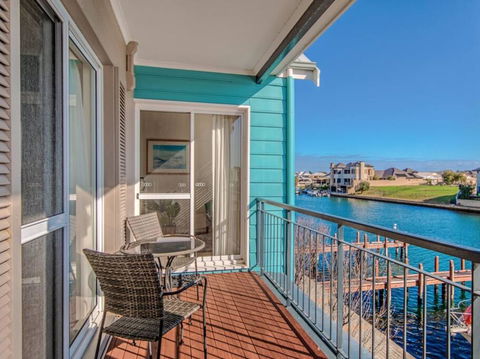 Waters Edge Apartment With Jetty - Broome Tourism 0