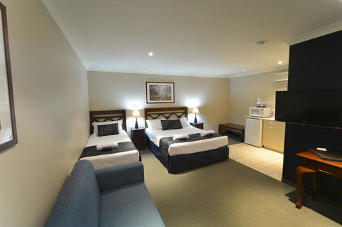 Wattle Grove Motel - Broome Tourism 0