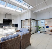 Whispering Sands' 10 Sandy Point Road - Luxury waterfront home with aircon WIFI  Foxtel - Broome Tourism