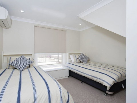Whispering Sands', 10 Sandy Point Road - Luxury Waterfront Home With Aircon, WIFI & Foxtel - Broome Tourism 2