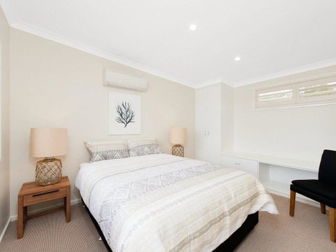Whispering Sands', 10 Sandy Point Road - Luxury Waterfront Home With Aircon, WIFI & Foxtel - Broome Tourism 3