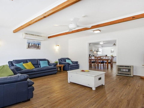 Whispering Waves - Relaxing Beach House - Broome Tourism 2