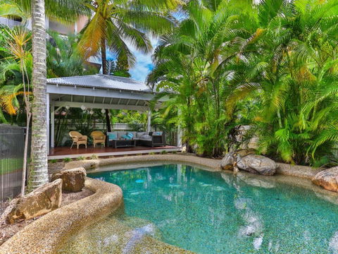 Whitehouse - Palm Cove - Broome Tourism 0