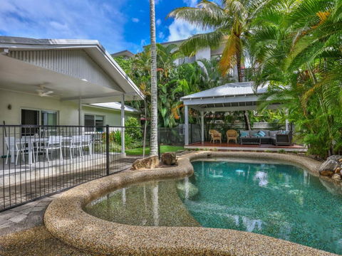 Whitehouse - Palm Cove - Broome Tourism 2