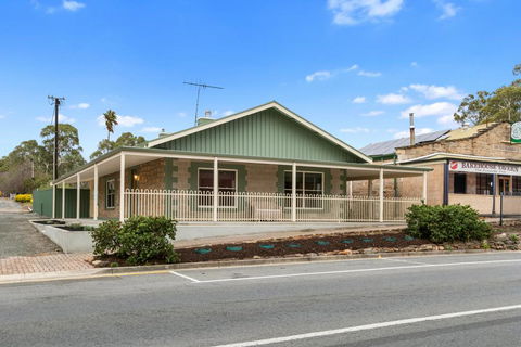 Williamstown Bed And Breakfast - Broome Tourism 0