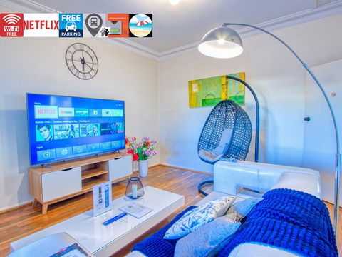 Wollongong Station Holiday House With Wi-Fi,75 Inch TV, Netflix,Parking,Beach - Broome Tourism 0