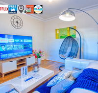 Wollongong station holiday house with Wi-Fi75 Inch TV NetflixParkingBeach - Broome Tourism