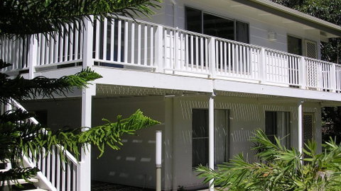 Wonky Pine Beach House, NARRWALLEE- 4 Bedroom - Broome Tourism 0