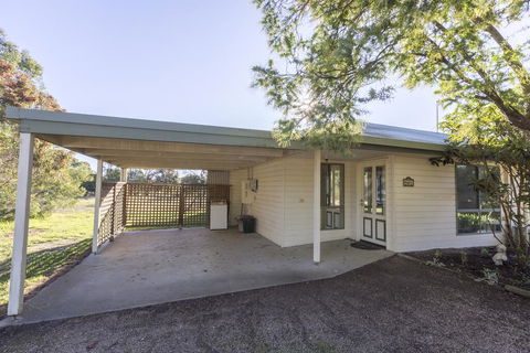 Woongara Cottage - Pet Friendly Country Retreat - Broome Tourism 3