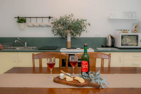 Woongara Cottage - Pet Friendly Country Retreat - Broome Tourism 2