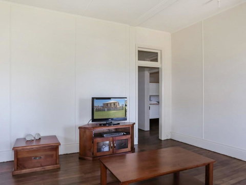 Yamba Pilot Cottage 1 - Pets Welcome - Close To Beach - Broome Tourism 1