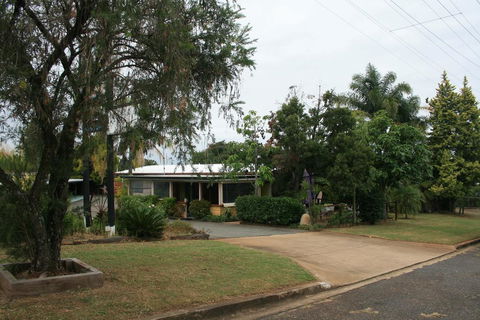 Yarraman Gardens Motel Queensland - Broome Tourism 2