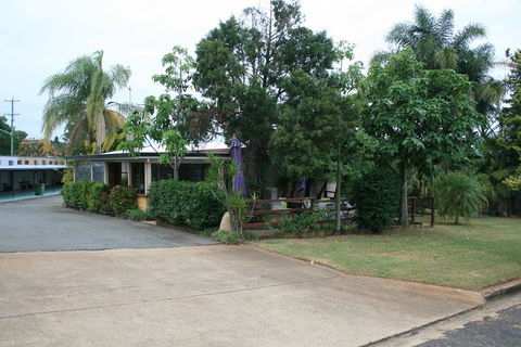 Yarraman Gardens Motel Queensland - Broome Tourism 3