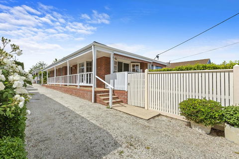 YIN-YANG - MOUNT ELIZA - Broome Tourism 3