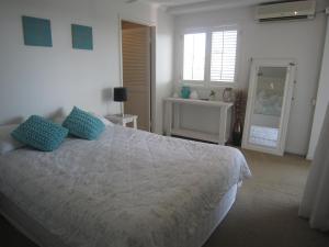 Breathtaking Views Over Currimundi Lake! - Broome Tourism 5