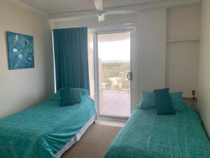 Breathtaking Views Over Currimundi Lake! - Broome Tourism 3