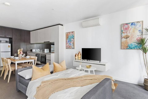 A Chic 2BR Apt Near Southern Cross, With Secure Parking - Broome Tourism 4