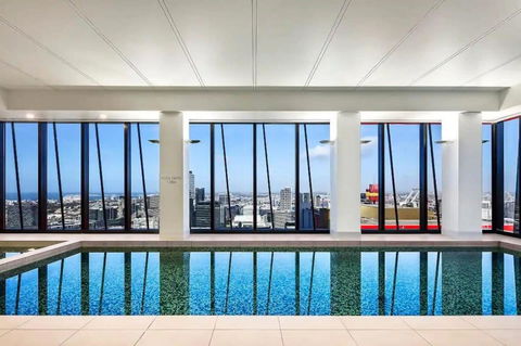 A Chic & Comfy 2BR Apt On Collins With City Views - Broome Tourism 2